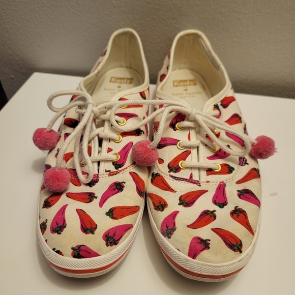 Keds x Kate Spade Spicy 🌶️ Chili Pom Pom Shoes - Picture 2 of 8